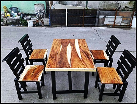 โต๊ะไม้ร้านอาหารขนาด75x120 ชุดนี้ 2500 บาท -  ขายโต๊ะไม้ โต๊ะไม้สน โต๊ะไม้จามจุรี เก้าอี้ไม้ เราคือโรงงานผลิตโดยตรงคับ  ราคาถูกสุดๆ                                                                                                                                                                            หนุ่มโต๊ะไม้ 