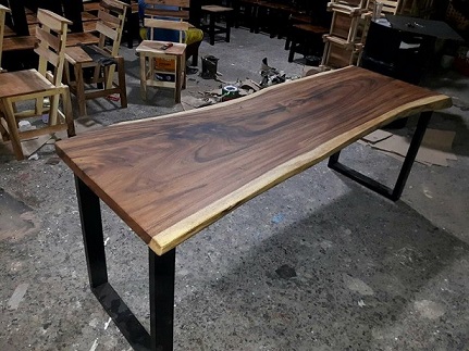 ขายโต๊ะไม้จามจุรีหน้าท๊อปหนา 2นิ้ว  -  ขายโต๊ะไม้ โต๊ะไม้สน โต๊ะไม้จามจุรี เก้าอี้ไม้ เราคือโรงงานผลิตโดยตรงคับ  ราคาถูกสุดๆ                                                                                                                                                                            หนุ่มโต๊ะไม้ 