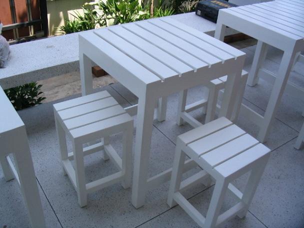 โต๊ะไม้สนขนาด 60x60x75 ทำสีขาวแสนสวย